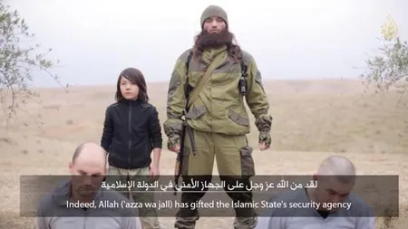 IMAGINI ŞOCANTE: Un copil din Statul Islamic execută cu pistolul doi agenţi ruşi VIDEO