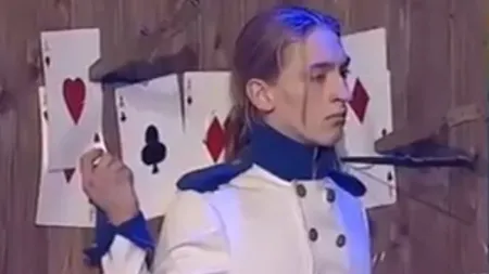 La un pas de moarte în DIRECT după ce un aruncător de CUŢITE şi-a greşit ŢINTA VIDEO