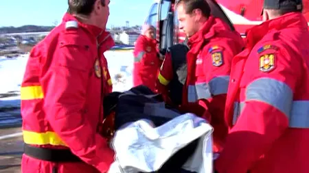 Tânăr în stare gravă, după ce s-a curentat în timp ce încerca să schimbe un bec