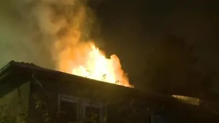 Incendiu puternic la un restaurant din Iaşi. Angajaţii au fost evacuaţi de urgenţă