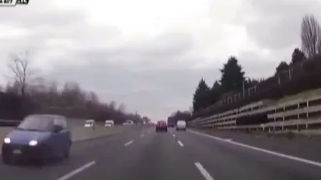 Pensionară din Italia, două accidente pe autostradă. A mers pe contrasens câţiva kilometri buni VIDEO