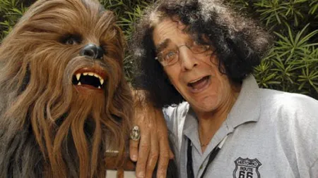 Peter Mayhew, actorul care l-a interpretat pe Chewbacca în 