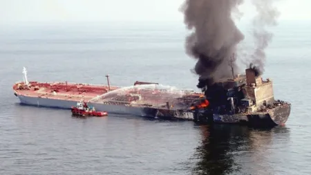 Petrolierul bombardat a ajuns în Grecia. Românul mort va fi repatriat vineri