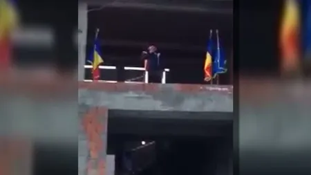 Imagini hilare cu primarul comunei Afumaţi. Edilul a repetat discursul de Revelion VIDEO