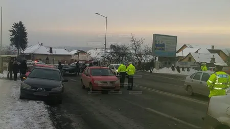 Accident grav: A intrat pe contrasens şi a lovit ŞASE maşini