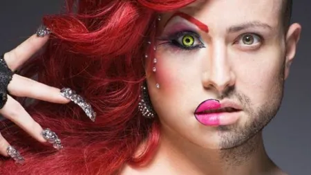 O nouă lege dată în Rusia le interzice travestiţilor şi transsexualilor să ŞOFEZE