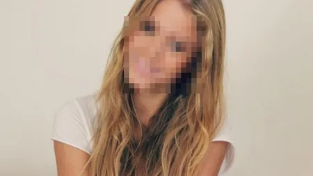 O CÂNTĂREAŢĂ îşi bate joc de BĂRBAŢII care se PLÂNG că au PENISUL prea MARE pentru PREZERVATIV FOTO