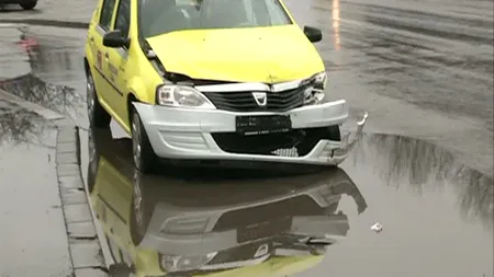 Accident spectaculos DN1: Maşină acroşată de un microbuz şi proiectată pe contrasens