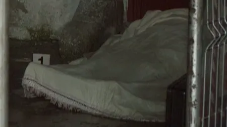 CRIMĂ între romi, la Râmnicu Vâlcea. O tânără, înjunghiată de soţ VIDEO