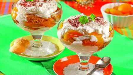 REŢETA ZILEI: Desert cu pişcoturi şi caise