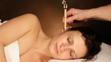 Cum scoţi ceara din ureche cu ajutorul unei lumânări VIDEO