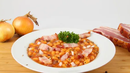 REŢETA ZILEI: Fasole cu bacon