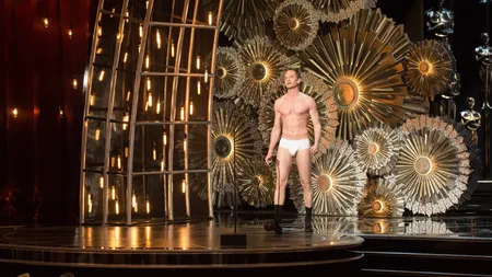 Gazda Premiilor Oscar, Neil Patrick Harris, a apărut pe scenă în chiloţi FOTO