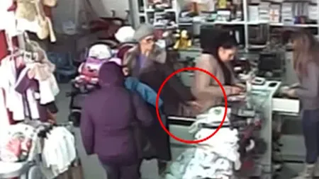 Tupeu incredibil. Cum acţionează două hoaţe, într-un magazin plin VIDEO