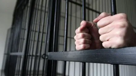 Un cântăreţ celebru a ieşit din ÎNCHISOARE. Foştii colegi îl fac praf: Mă feresc de asemenea oameni