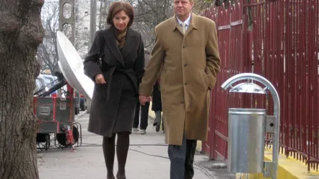 Secretele CĂSNICIEI preşedintelui: Părinţii lui Iohannis nu au vrut-o pe Carmen de NORĂ