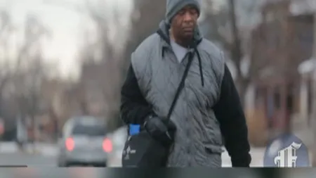 Poveste uluitoare: Un american merge zilnic pe jos la munca 34 km, pentru că nu are maşină VIDEO