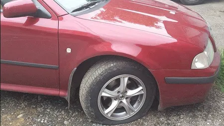 Un bucureştean s-a apucat să spargă roţile maşinilor din cartier. Nu are nici o explicaţie