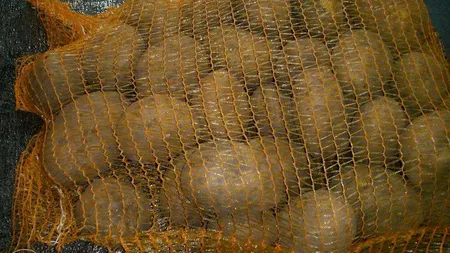 GRENADĂ găsită într-un sac cu cartofi, într-un supermarket din Slobozia