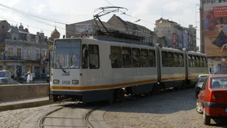 TRAGEDIE în centrul Capitalei. Un bărbat a murit după ce a fost călcat de tramvai