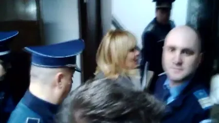 Elena Udrea, declaraţie surprinzătoare la ieşirea din sala de judecată. VIDEO