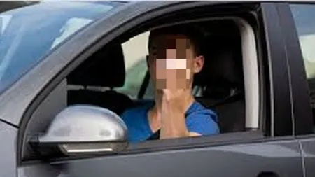 Şofer cu tupeu: Ce le-a arătat poliţiştilor când a fost tras pe dreapta