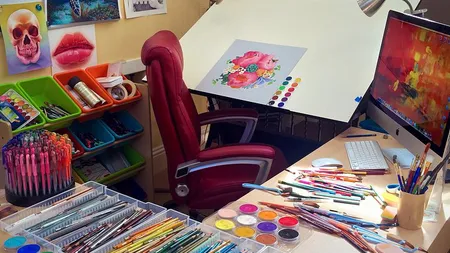 Talentul INCREDIBIL al unei tinere de 22 de ani. Ce poate să facă folosind CREIOANE COLORATE este uimitor FOTO