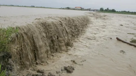 Alertă HIDROLOGICĂ pentru mai multe judeţe din centrul şi sudul ţării. VEZI HARTA