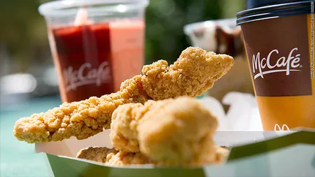 Oficialii McDonald's admit că folosesc pui tratat cu antibiotice