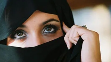 O musulmancă se căsătoreşte de zeci de ori pe zi cu tot atâţia bărbaţi. Vezi bizarul motiv