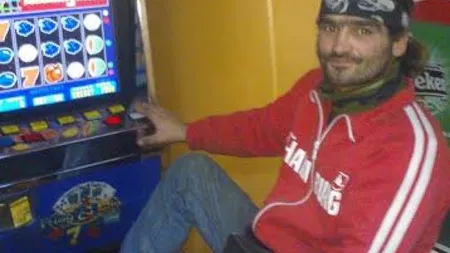 Cum se distrează un cerşetor arădean cu banii primiţi de la persoanele cu suflet mare