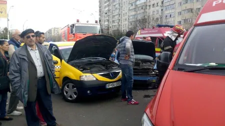 Accident pe Şoseaua Olteniţei. Două persoane, printre care şi un bebeluş, au fost rănite