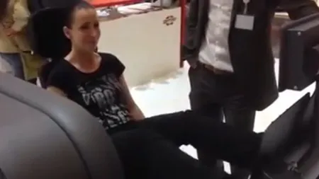 Accident DUREROS în sala de FITNESS. Ce a păţit o femeie în timp ce făcea împingeri la presă IMAGINI ŞOCANTE