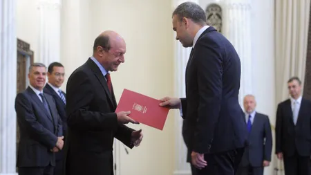 Traian Băsescu cere, pe Facebook, remanierea lui Darius Vâlcov