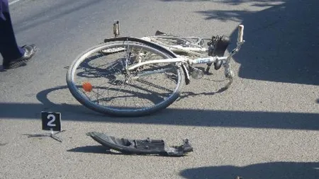 Accident grav în Prahova. Un biciclist, spulberat de o maşină şi aruncat pe contrasens VIDEO