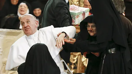 PAŞTE 2015: Papa Francisc le-a cerut preoţilor să nu aibă 