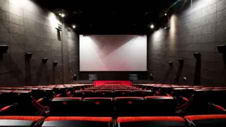 Sală de cinema 4D, deschisă în Bucureşti. Vezi unde poţi viziona filme cu vânt, ploaie şi mirosuri