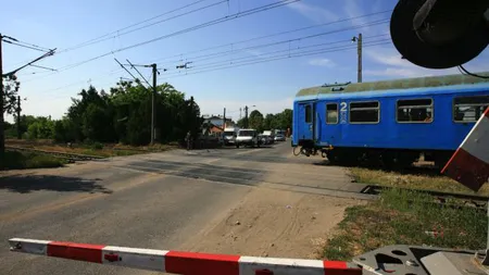 Circulaţie feroviară ÎNCHISĂ în Mehedinţi. Coliziune între un tren şi o Dacie