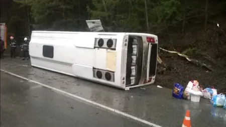 Un autocar plin cu pasageri s-a răsturnat în Neamţ. 35 de oameni au văzut moartea cu ochii