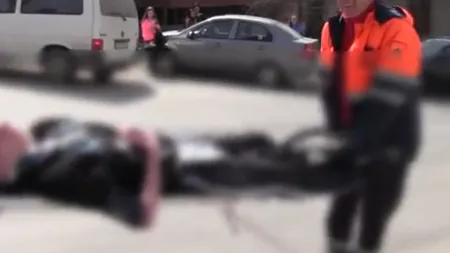 Incident grav într-o şcoală: un elev a căzut pe scări şi s-a lovit la cap după o altercaţie cu un coleg VIDEO