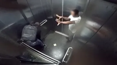 Cea mai SCÂRBOASĂ FARSĂ. Reacţia oamenilor când una dintre persoane se plânge de DIAREE VIDEO