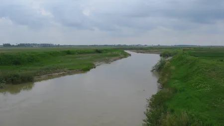 TRAGEDIE în Dâmboviţa. O fetiţă de 7 ani a căzut în râul Ialomiţa