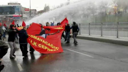 Poliţia turcă a dispersat manifestaţiile în memoria unui adolescent mort în 2014