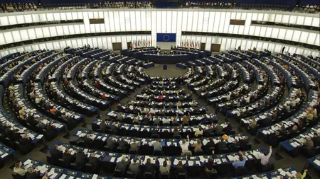 Parlamentul European alocă UN MILIARD DE EURO pentru crearea de locuri de muncă destinate tinerilor