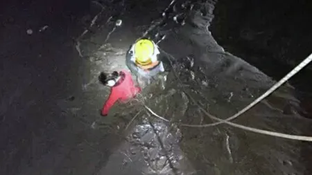 TESTUL FINAL al DRAGOSTEI. Două femeie s-au aruncat INTENŢIONAT în apă pentru a fi salvate de un BĂRBAT