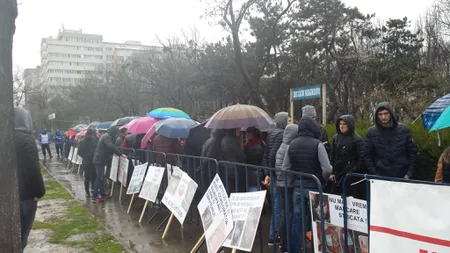 Protest în faţa unui supermarket din Capitală