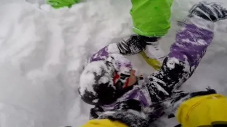 Un tânăr schior, surprins de avalanşă în Alpi - VIDEO