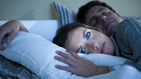 Ce rişti dacă dormi cu doar 30 de minute mai puţin pe noapte