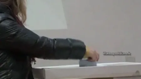Sute de sclave românce, obligate să voteze cu actualul premier italian