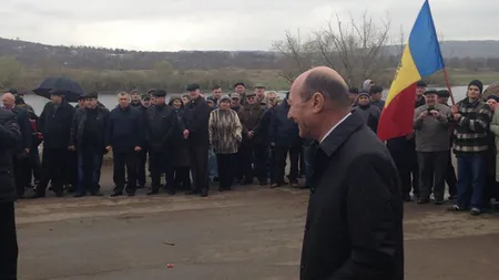 Traian Băsescu, baie de mulţime în Republica Moldova. Cum a fost aclamat fostul şef de stat la Soroca VIDEO